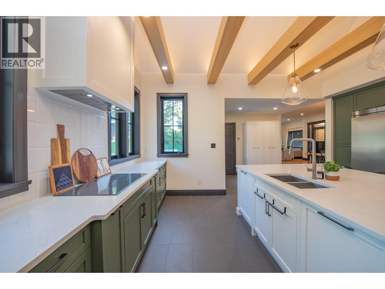 2505 23 Street, Vernon, BC - Indoor Photo Showing Kitchen With Double Sink