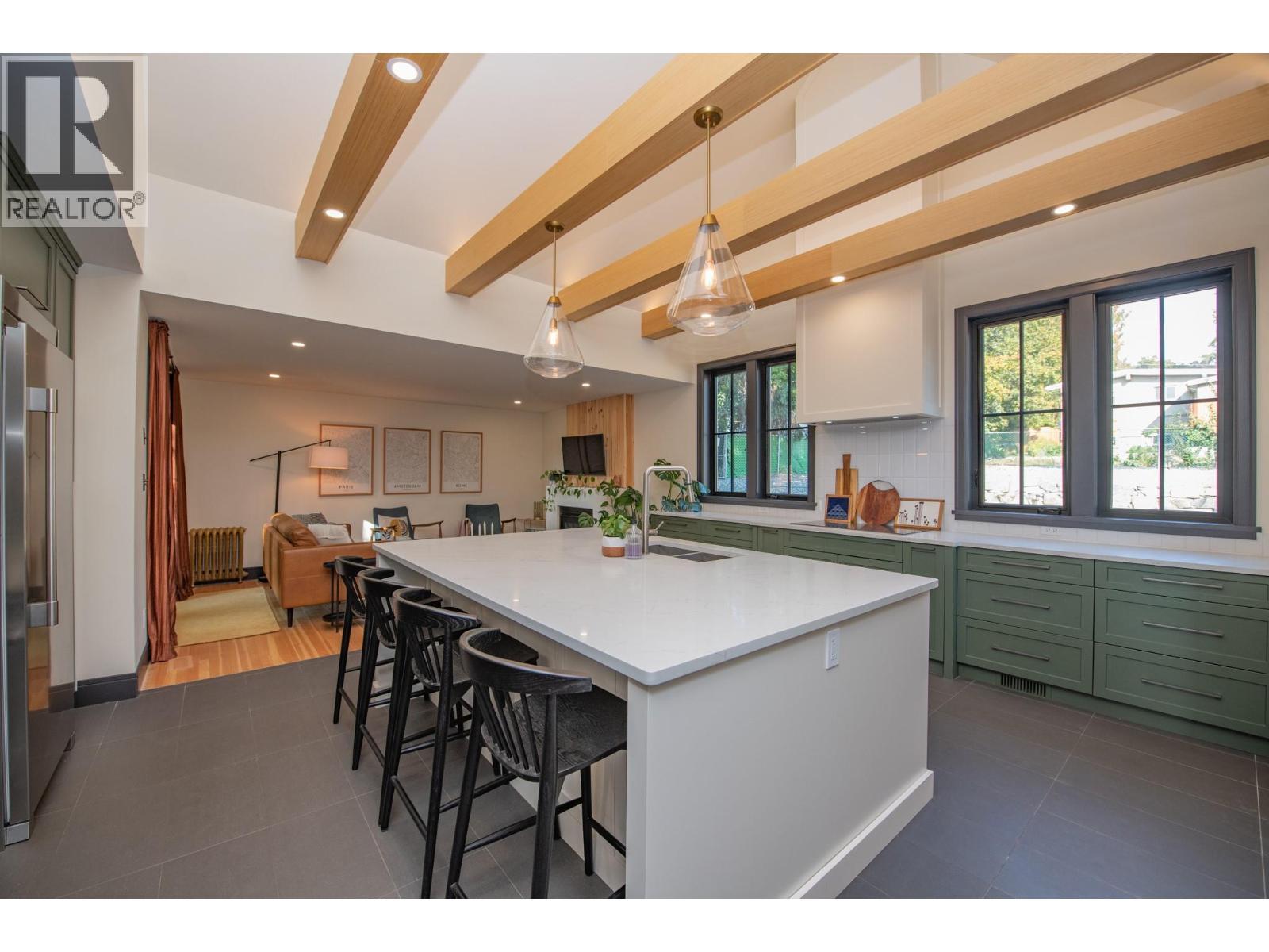 2505 23 Street, Vernon, BC - Indoor Photo Showing Kitchen With Upgraded Kitchen