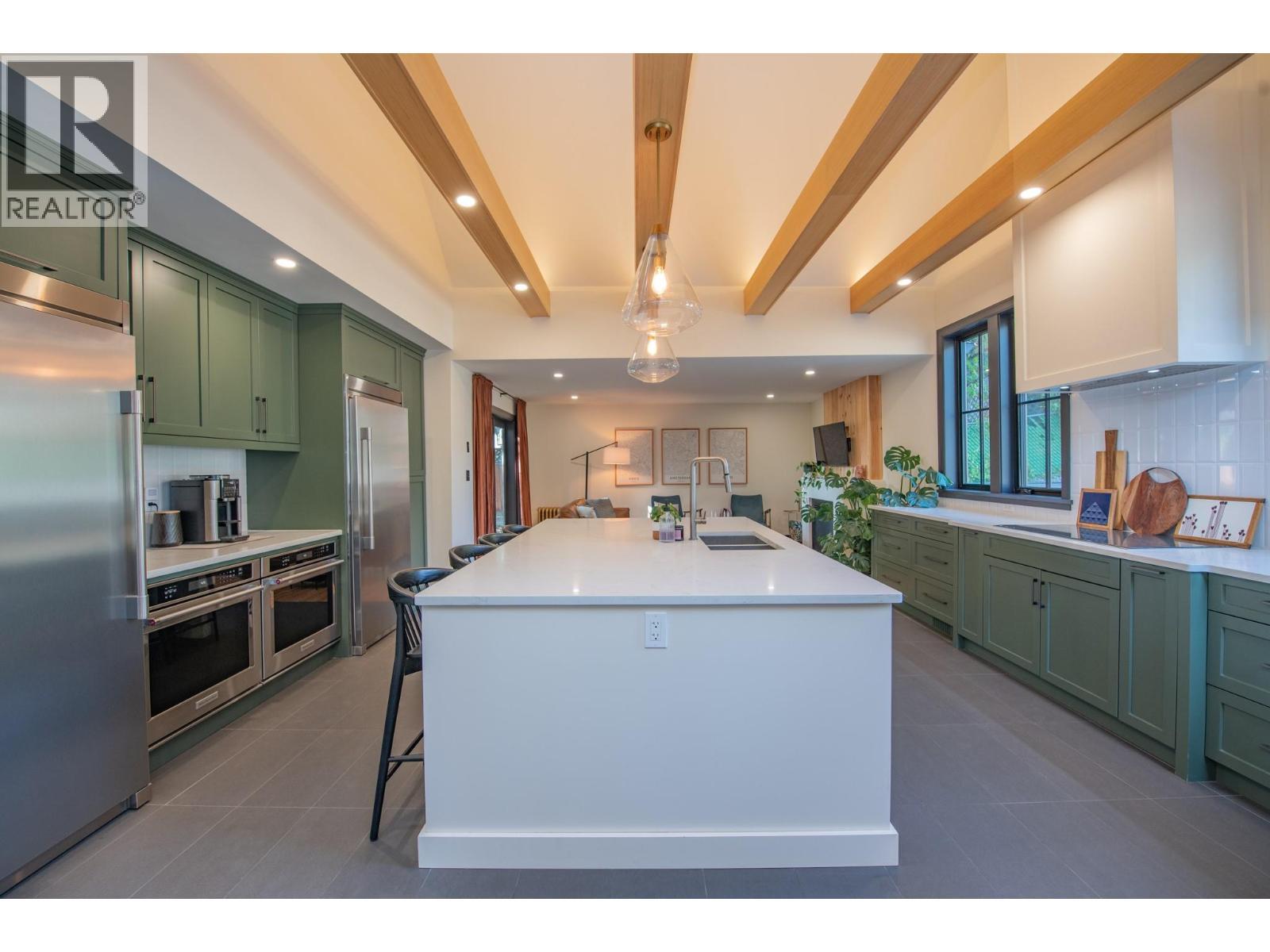 2505 23 Street, Vernon, BC - Indoor Photo Showing Kitchen