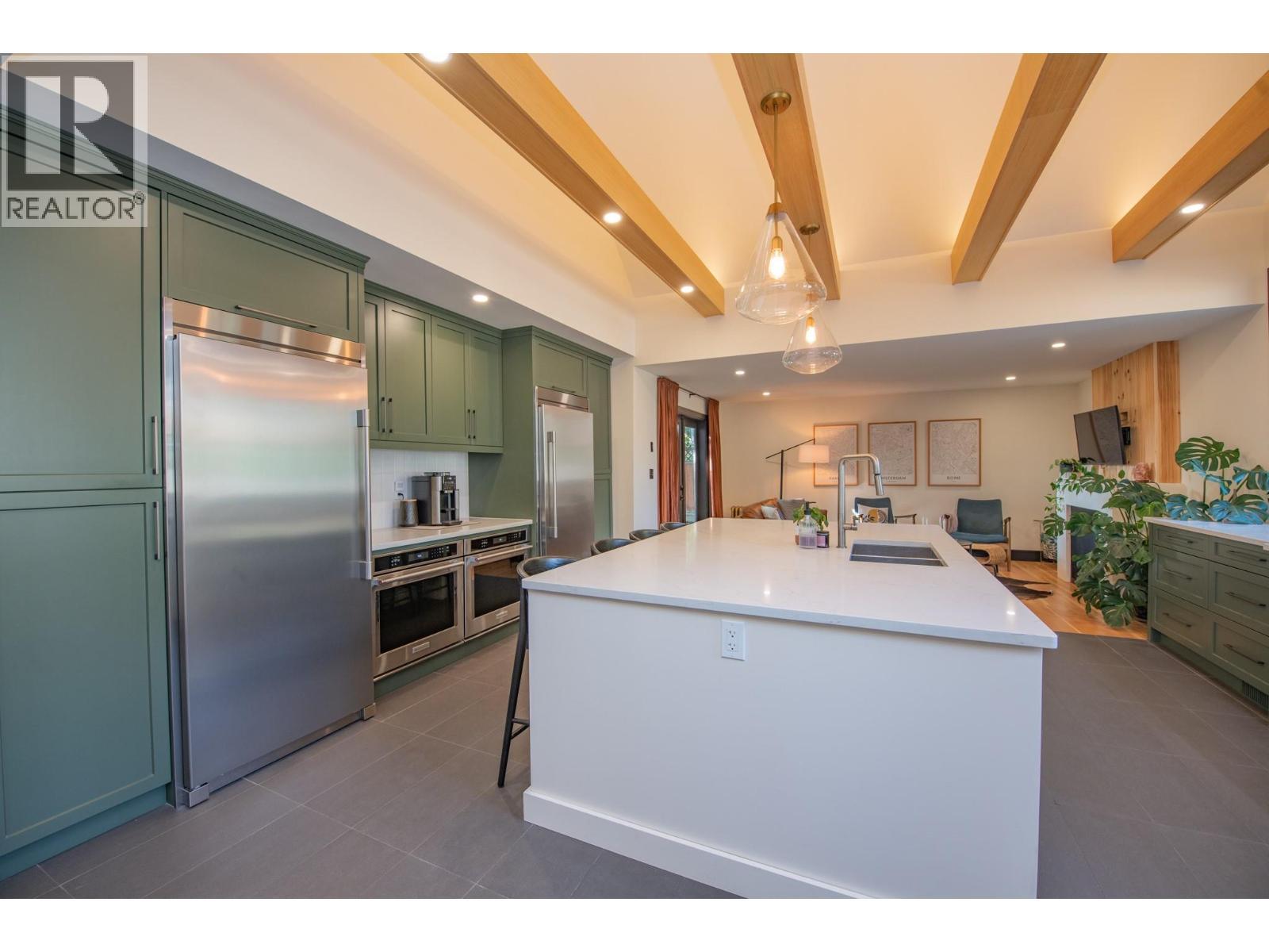 2505 23 Street, Vernon, BC - Indoor Photo Showing Kitchen With Double Sink