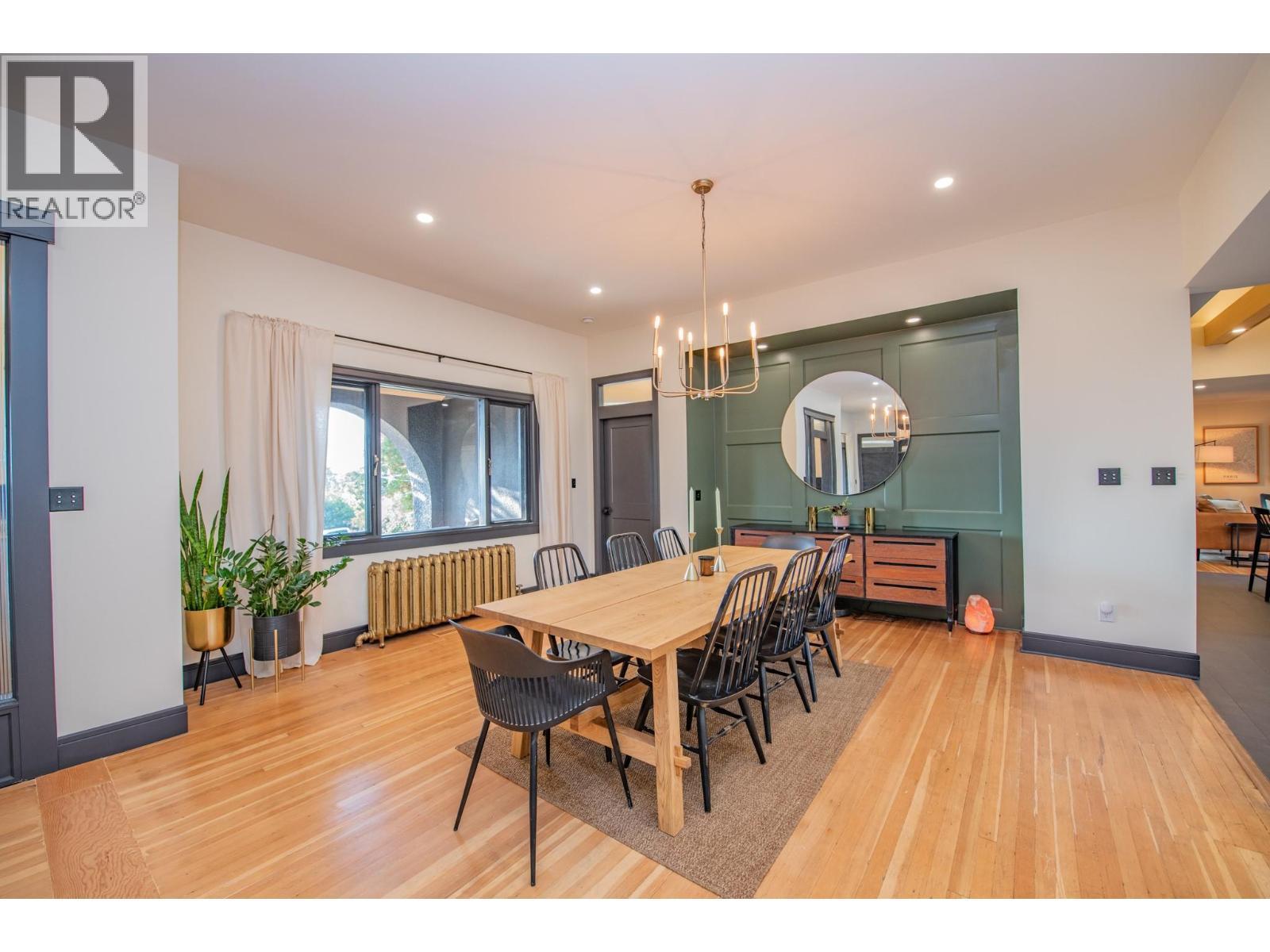 2505 23 Street, Vernon, BC - Indoor Photo Showing Dining Room