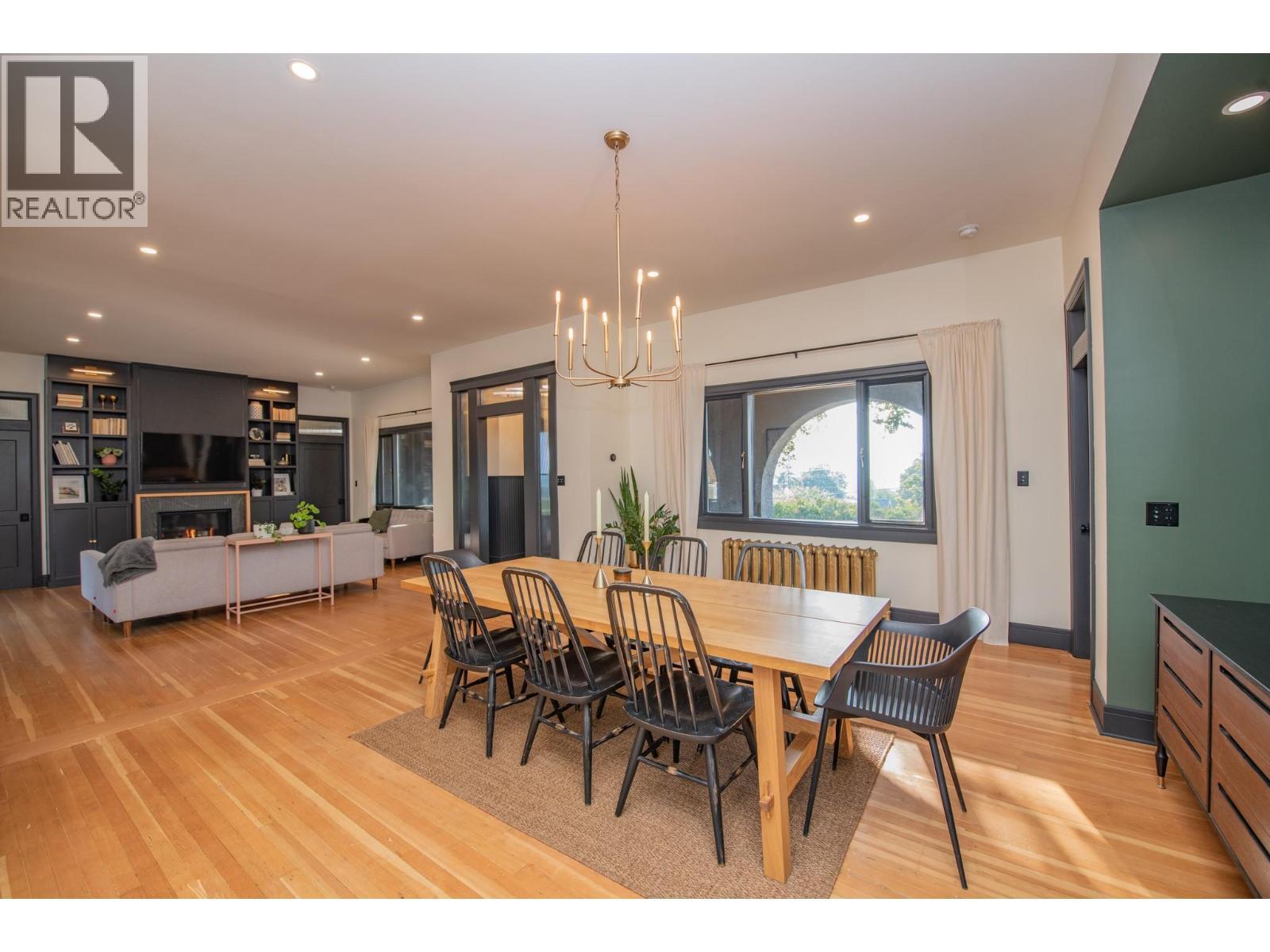 2505 23 Street, Vernon, BC - Indoor Photo Showing Dining Room