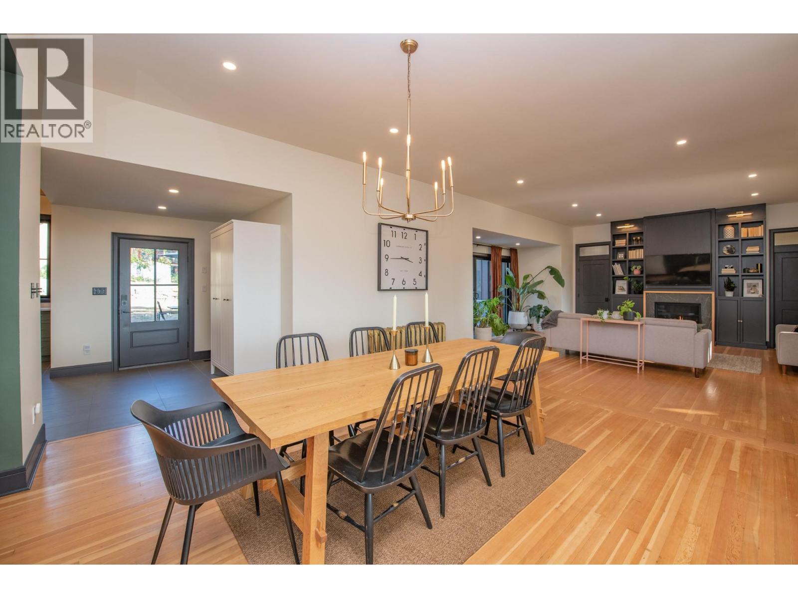 2505 23 Street, Vernon, BC - Indoor Photo Showing Dining Room
