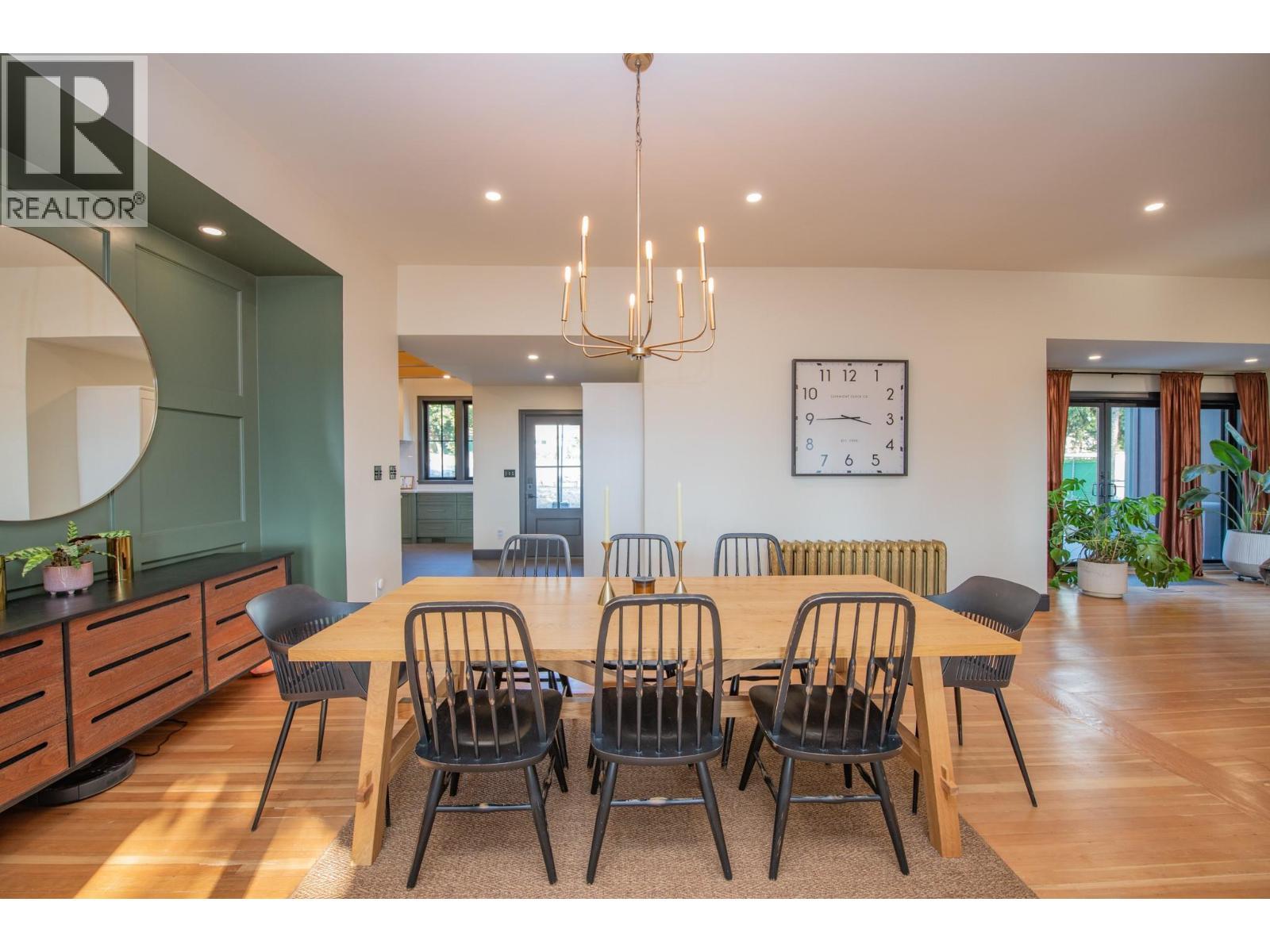 2505 23 Street, Vernon, BC - Indoor Photo Showing Dining Room