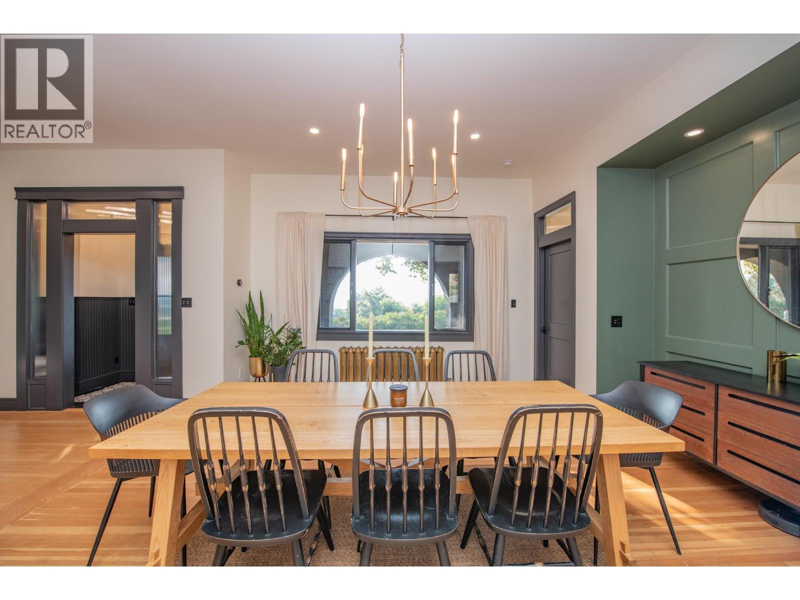 2505 23 Street, Vernon, BC - Indoor Photo Showing Dining Room