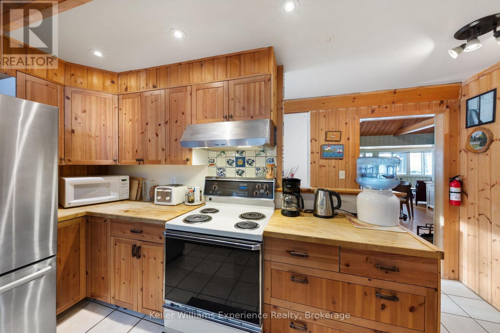 14 Rowntree Lane, Tiny, ON - Indoor Photo Showing Kitchen