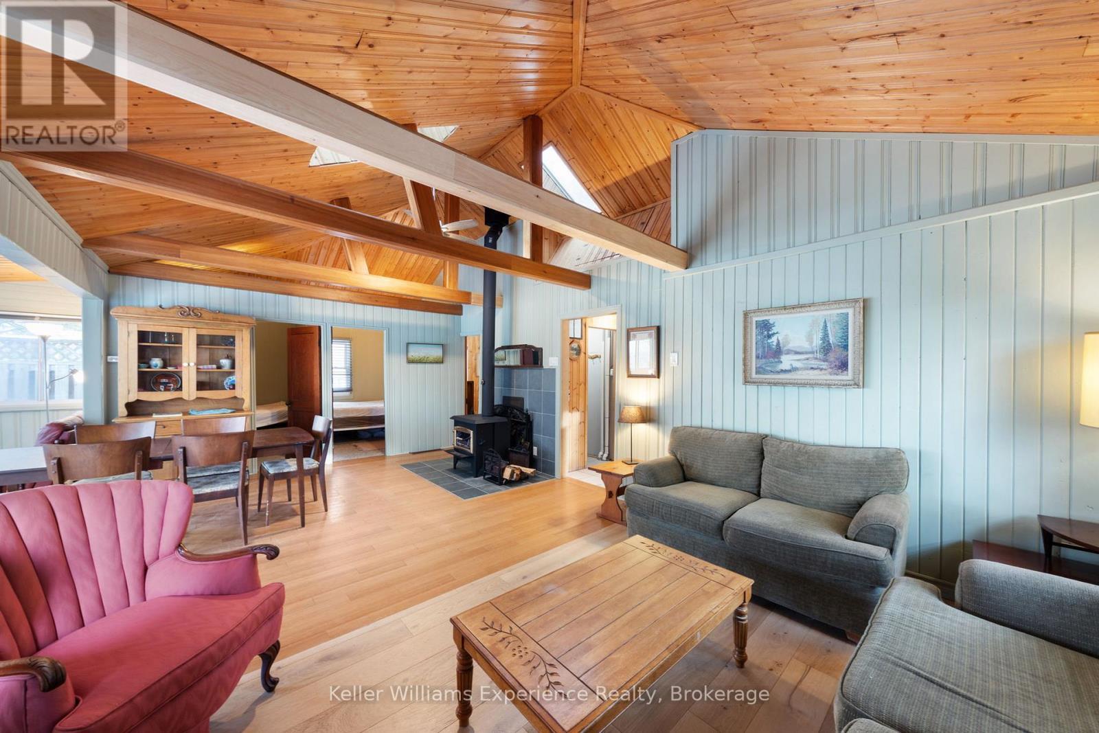 14 Rowntree Lane, Tiny, ON - Indoor Photo Showing Living Room