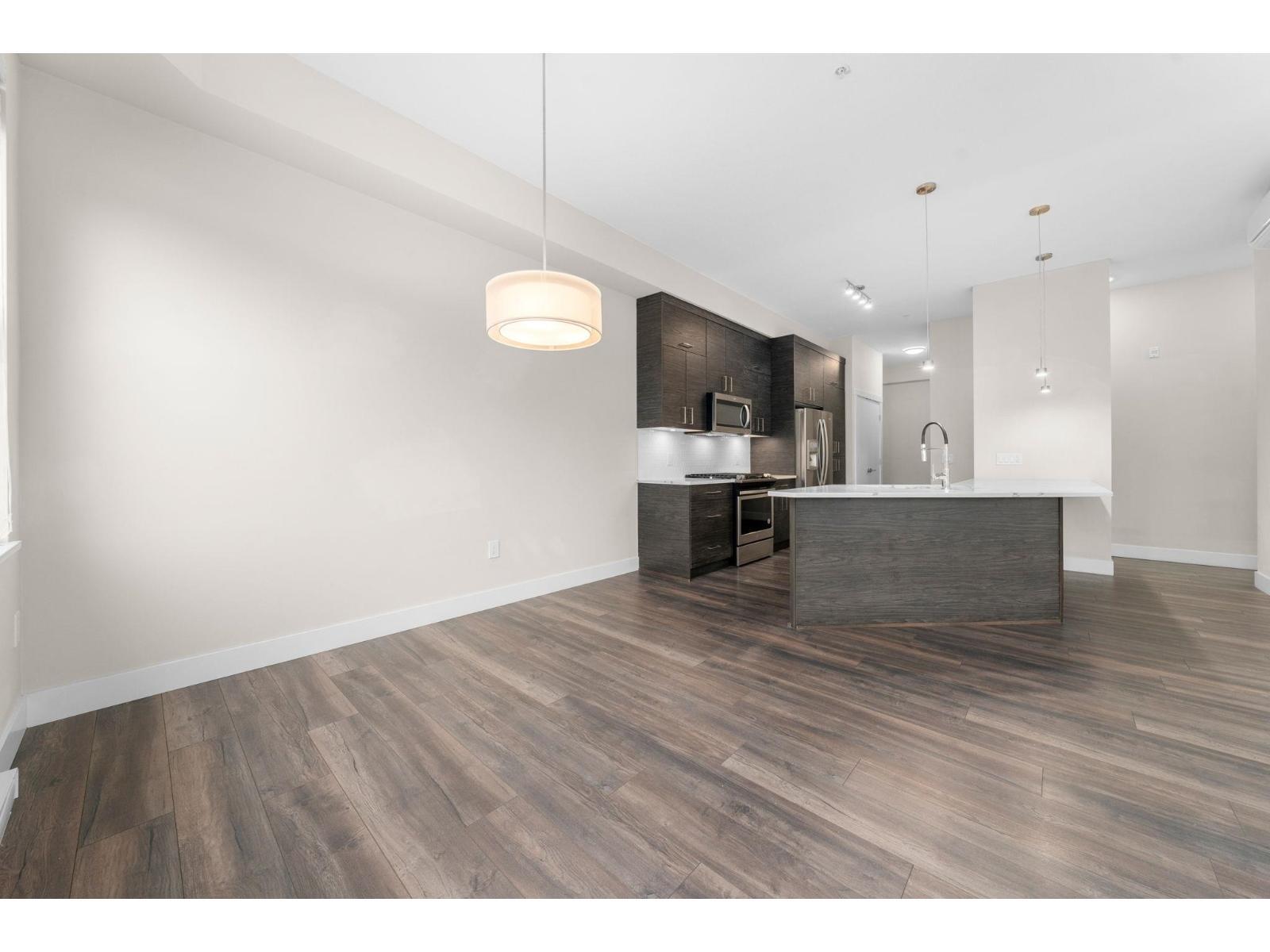 312 2120 Gladwin Road, Abbotsford, BC - Indoor Photo Showing Kitchen