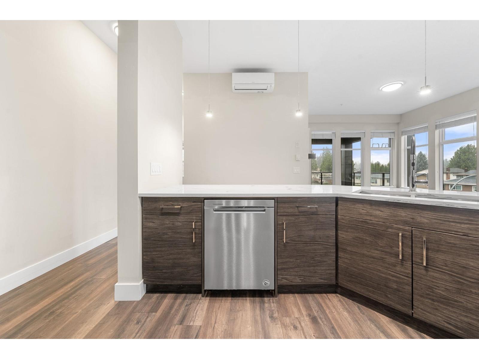 312 2120 Gladwin Road, Abbotsford, BC - Indoor Photo Showing Kitchen