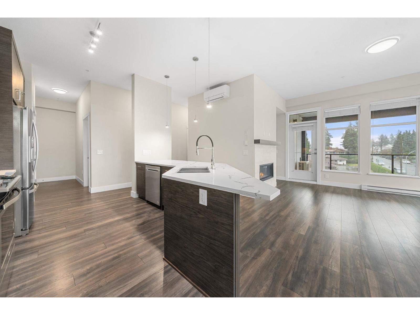 312 2120 Gladwin Road, Abbotsford, BC - Indoor Photo Showing Kitchen With Upgraded Kitchen