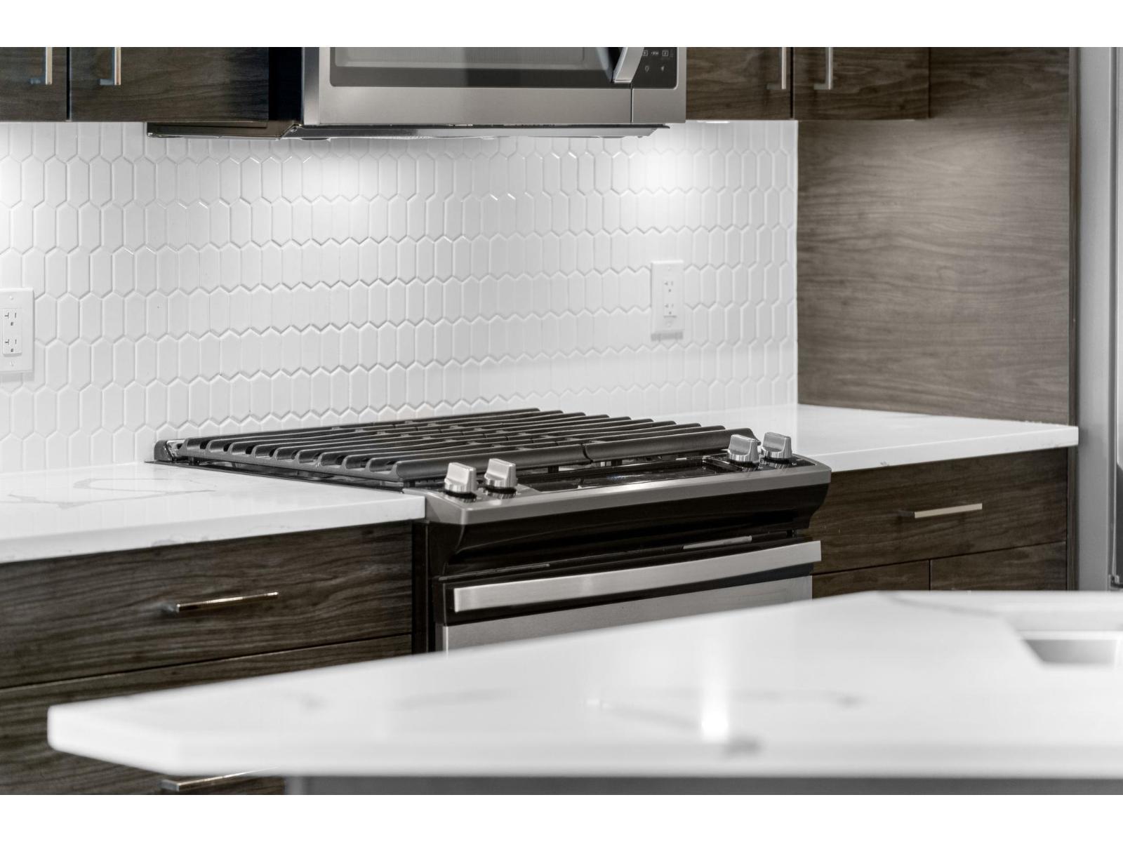 312 2120 Gladwin Road, Abbotsford, BC - Indoor Photo Showing Kitchen With Upgraded Kitchen