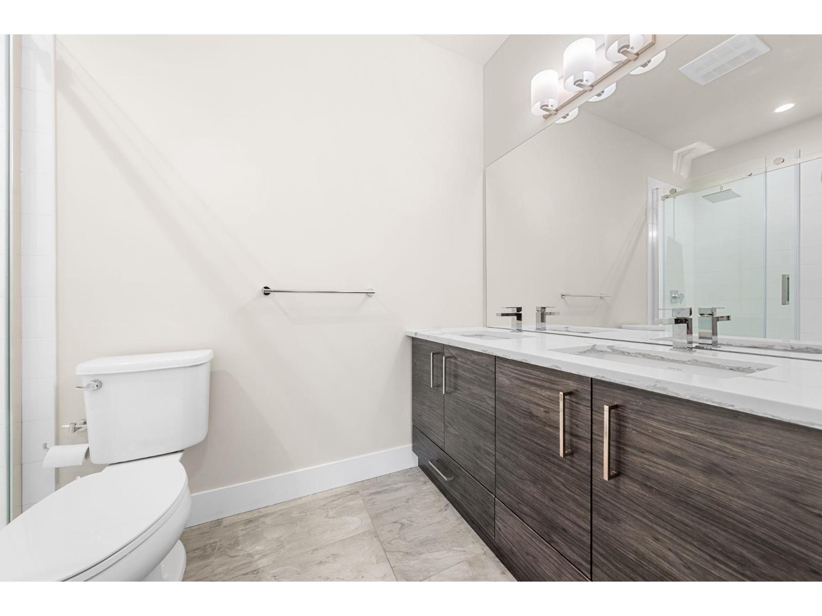 312 2120 Gladwin Road, Abbotsford, BC - Indoor Photo Showing Bathroom