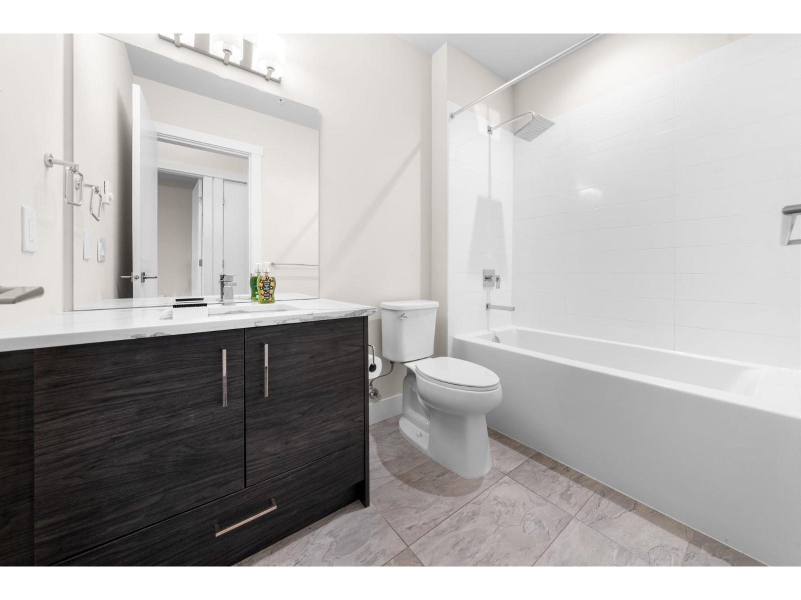 312 2120 Gladwin Road, Abbotsford, BC - Indoor Photo Showing Bathroom