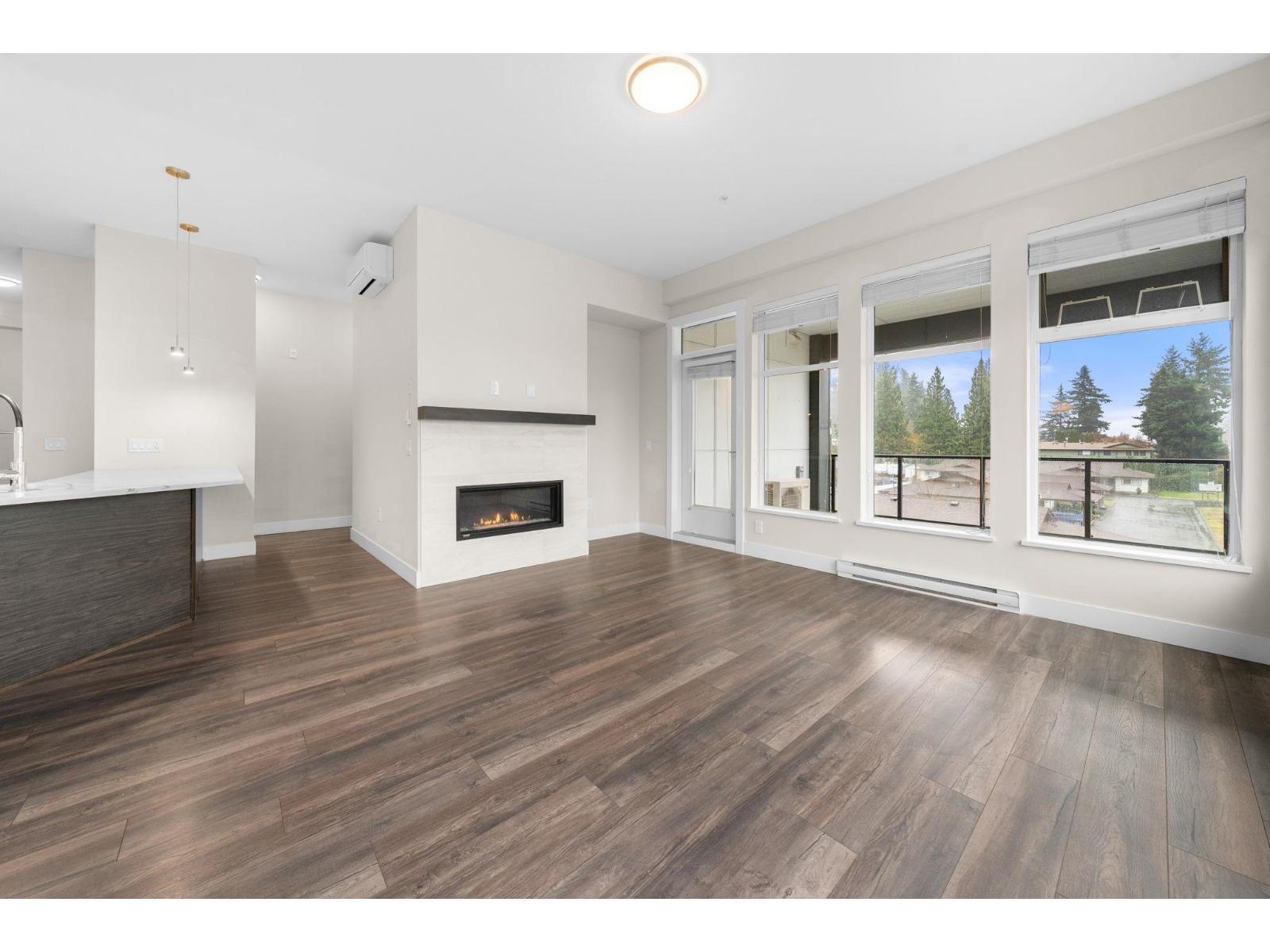 312 2120 Gladwin Road, Abbotsford, BC - Indoor Photo Showing Living Room With Fireplace