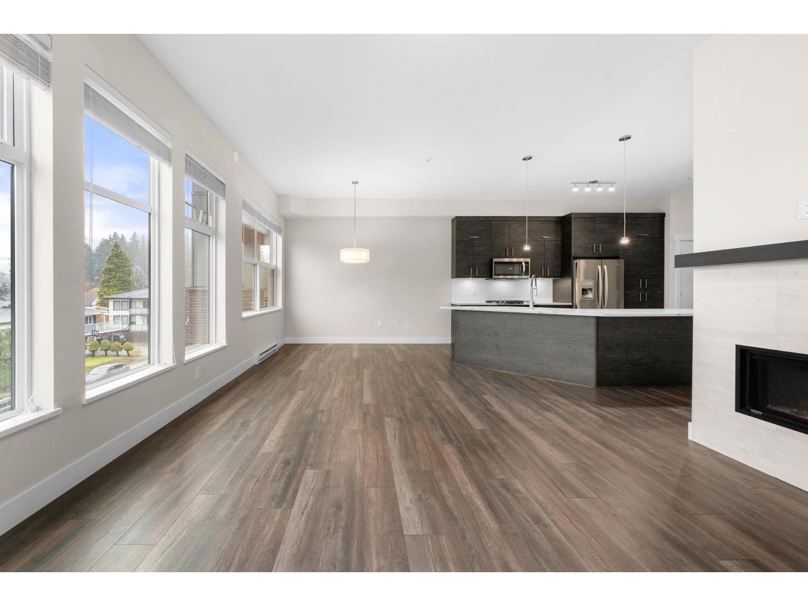 312 2120 Gladwin Road, Abbotsford, BC - Indoor With Fireplace