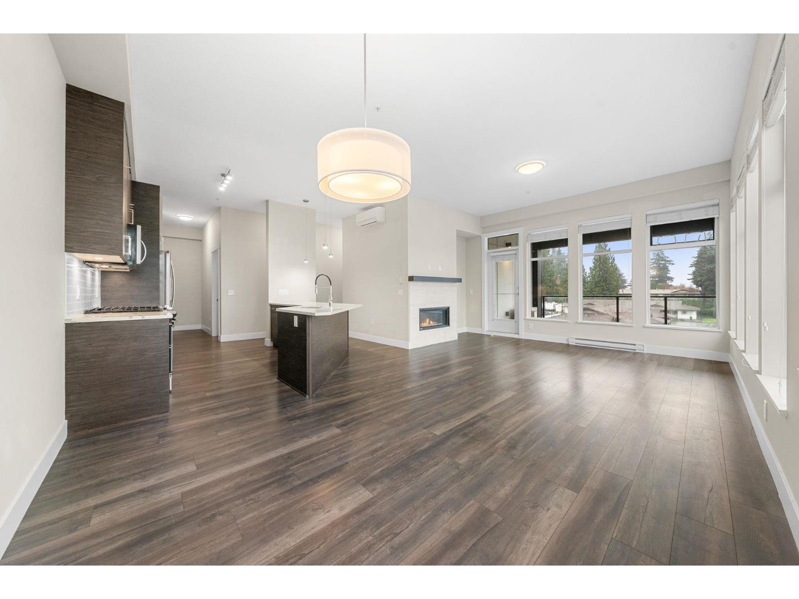 312 2120 Gladwin Road, Abbotsford, BC - Indoor Photo Showing Living Room