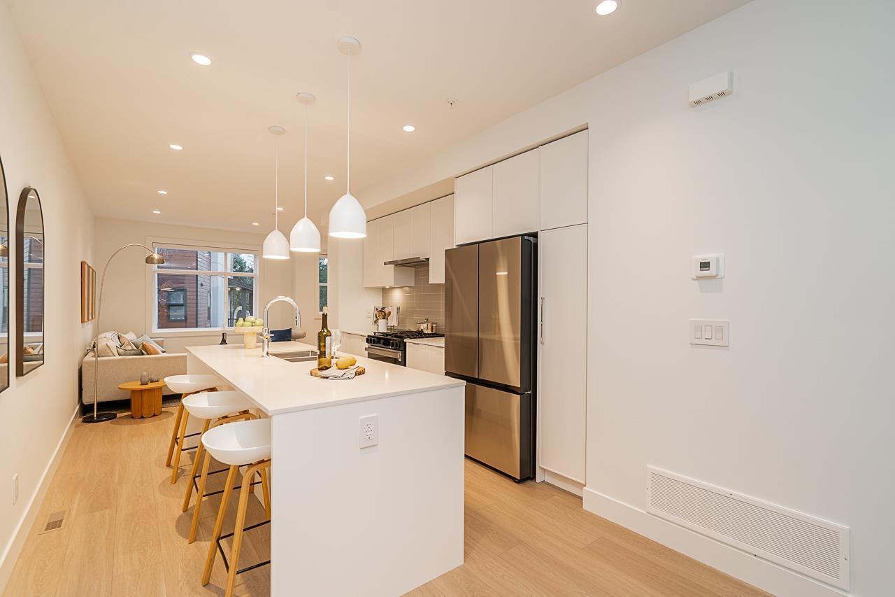 108 5330 198 Street, Langley, BC - Indoor Photo Showing Kitchen With Upgraded Kitchen
