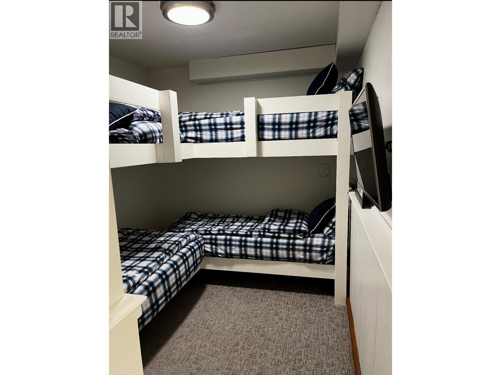 4809 C Snow Pines Road, Big White, BC - Indoor Photo Showing Bedroom