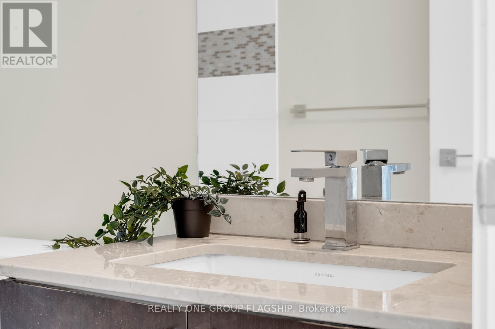 1909 - 510 Curran Place, Mississauga, ON - Indoor