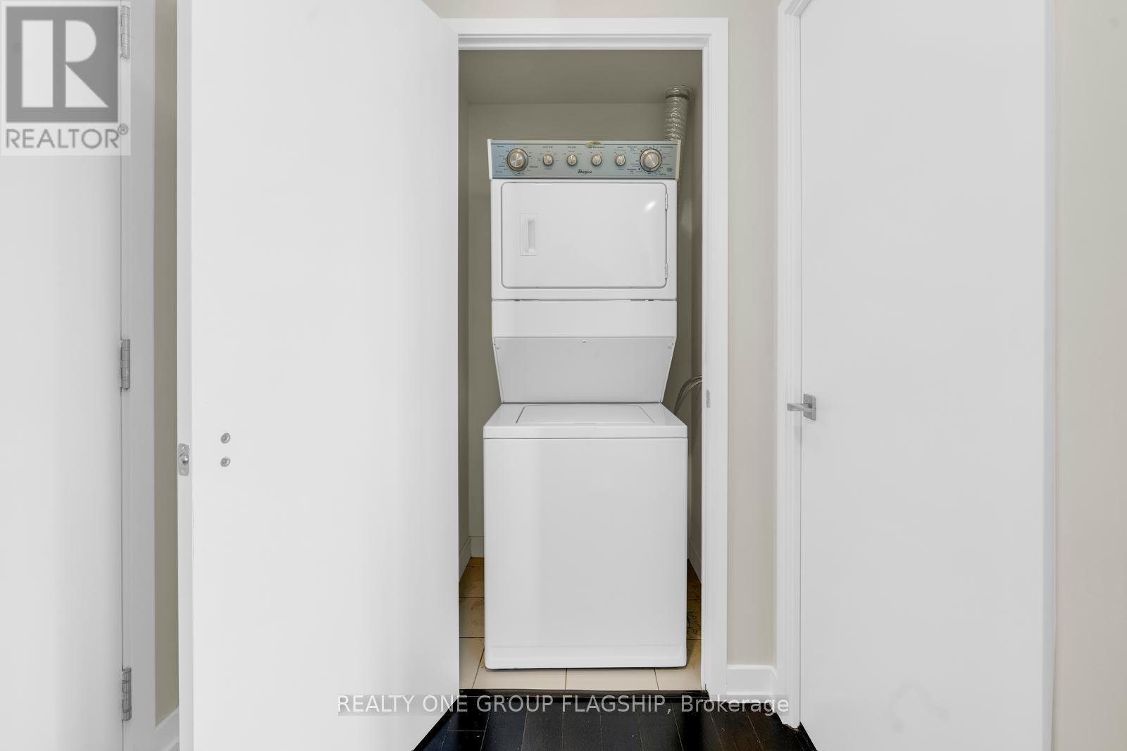 1909 - 510 Curran Place, Mississauga, ON - Indoor Photo Showing Laundry Room