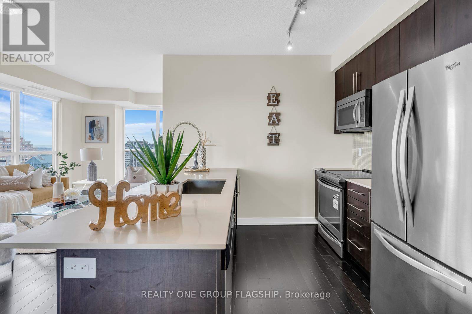 1909 - 510 Curran Place, Mississauga, ON - Indoor Photo Showing Kitchen With Stainless Steel Kitchen