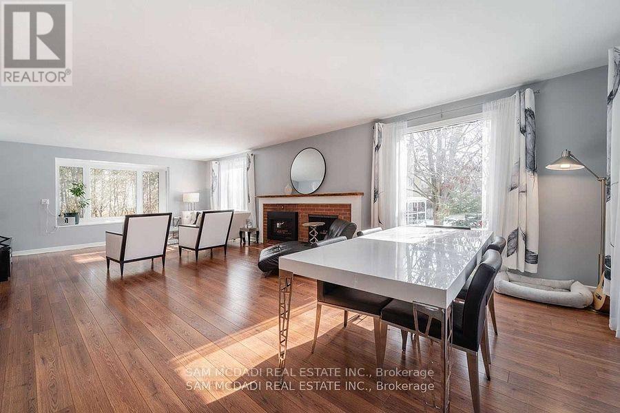 1730 Sunningdale Bend, Mississauga, ON - Indoor Photo Showing Living Room With Fireplace