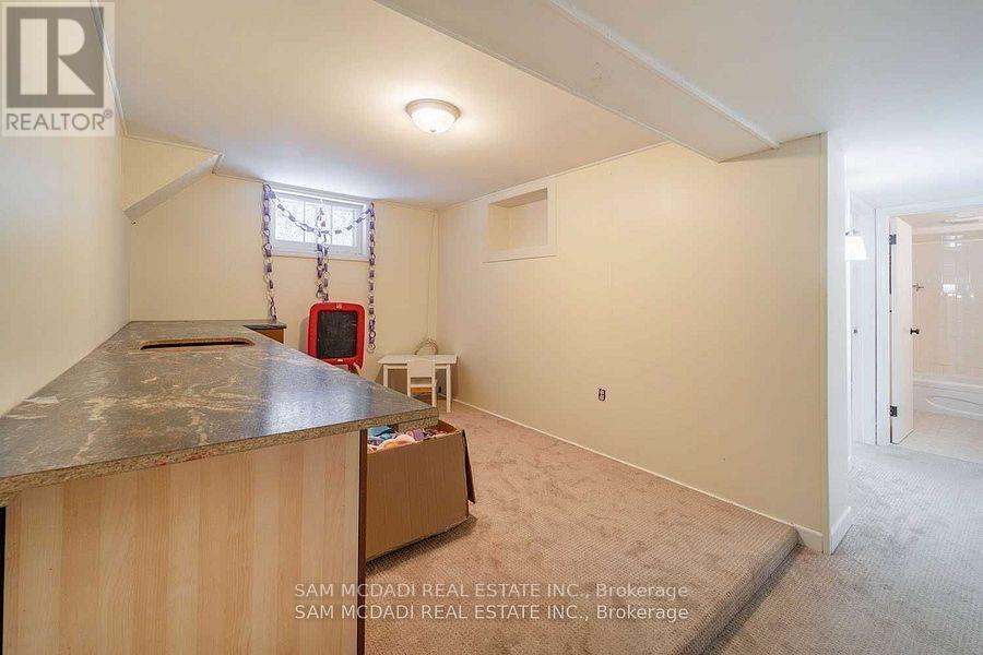 1730 Sunningdale Bend, Mississauga, ON - Indoor Photo Showing Other Room