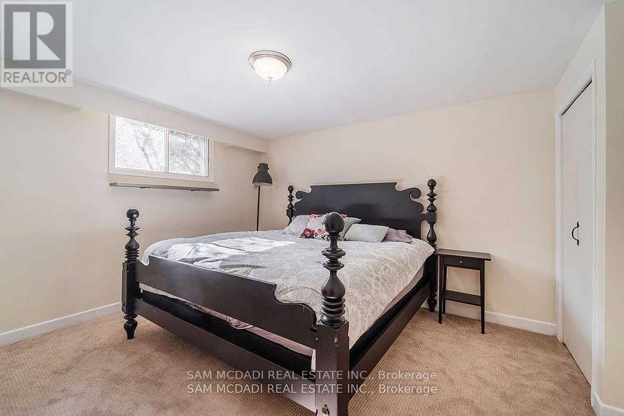1730 Sunningdale Bend, Mississauga, ON - Indoor Photo Showing Bedroom