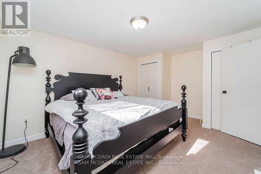 1730 Sunningdale Bend, Mississauga, ON - Indoor Photo Showing Bedroom