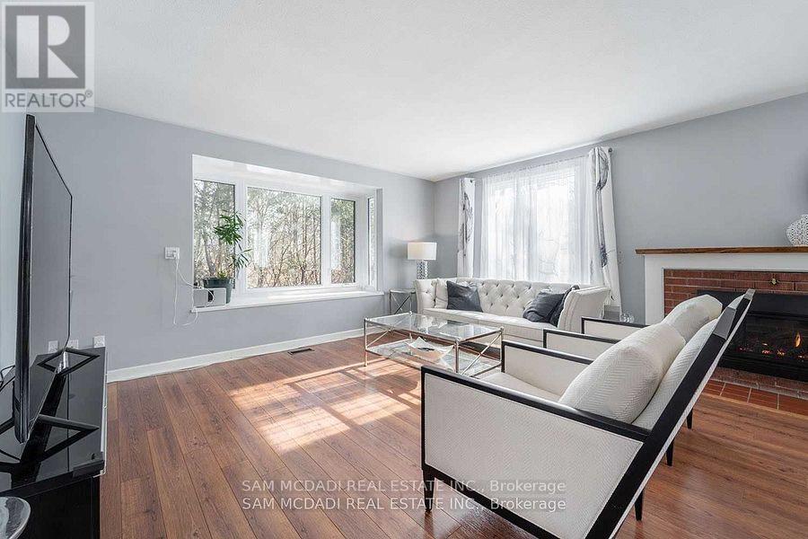 1730 Sunningdale Bend, Mississauga, ON - Indoor Photo Showing Living Room With Fireplace