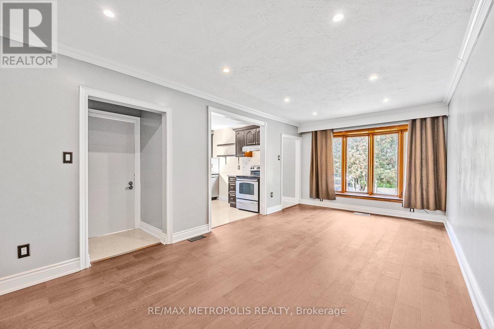 Main - 228 Penn Avenue S, Newmarket, ON - Indoor Photo Showing Other Room