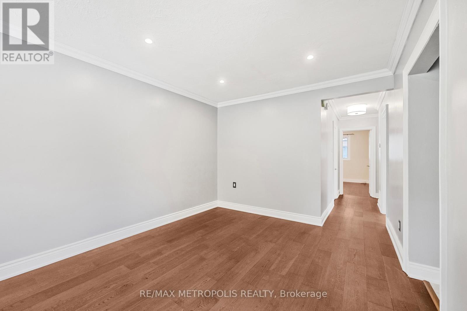 Main - 228 Penn Avenue S, Newmarket, ON - Indoor Photo Showing Other Room