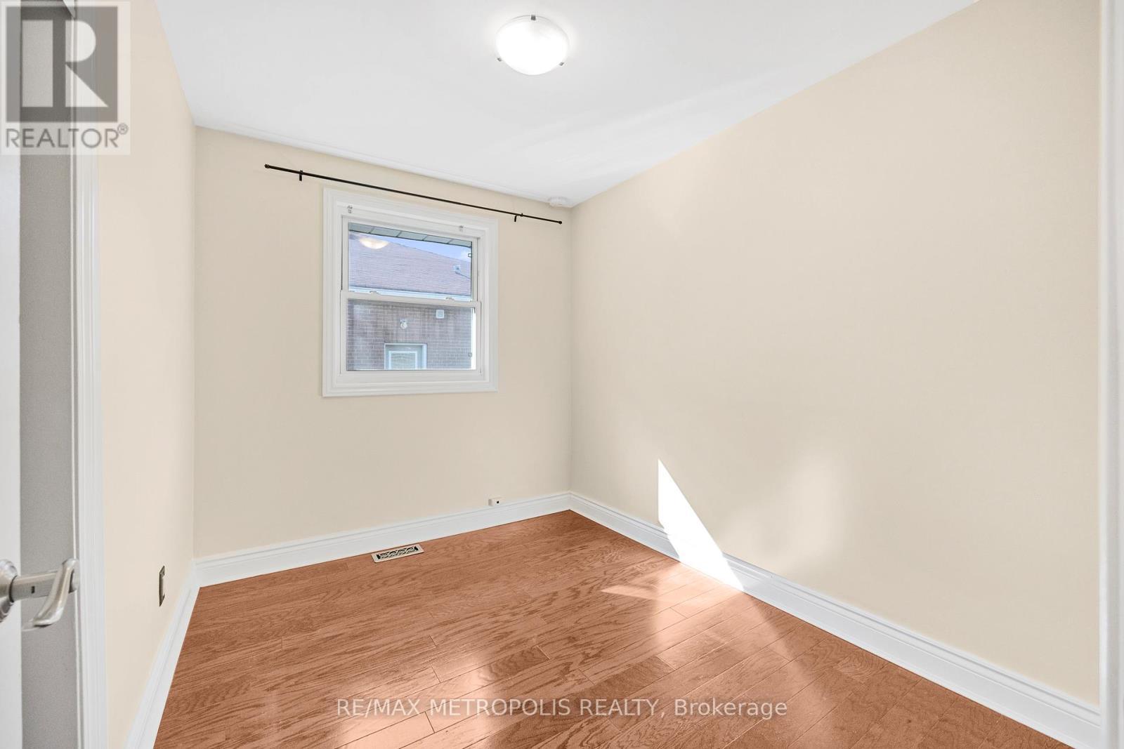 Main - 228 Penn Avenue S, Newmarket, ON - Indoor Photo Showing Other Room