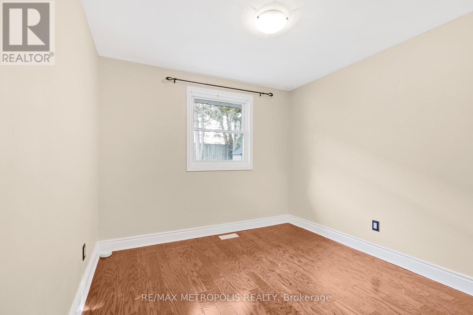 Main - 228 Penn Avenue S, Newmarket, ON - Indoor Photo Showing Other Room