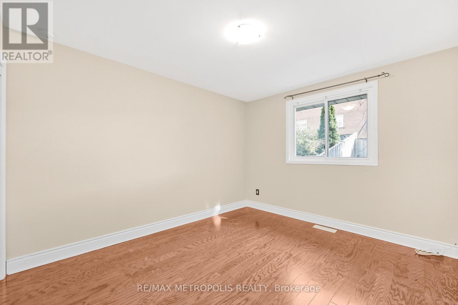 Main - 228 Penn Avenue S, Newmarket, ON - Indoor Photo Showing Other Room