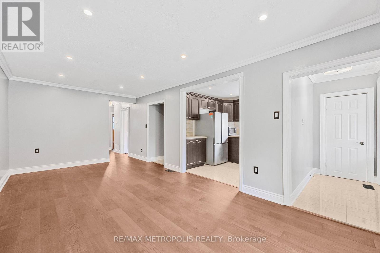 Main - 228 Penn Avenue S, Newmarket, ON - Indoor Photo Showing Other Room