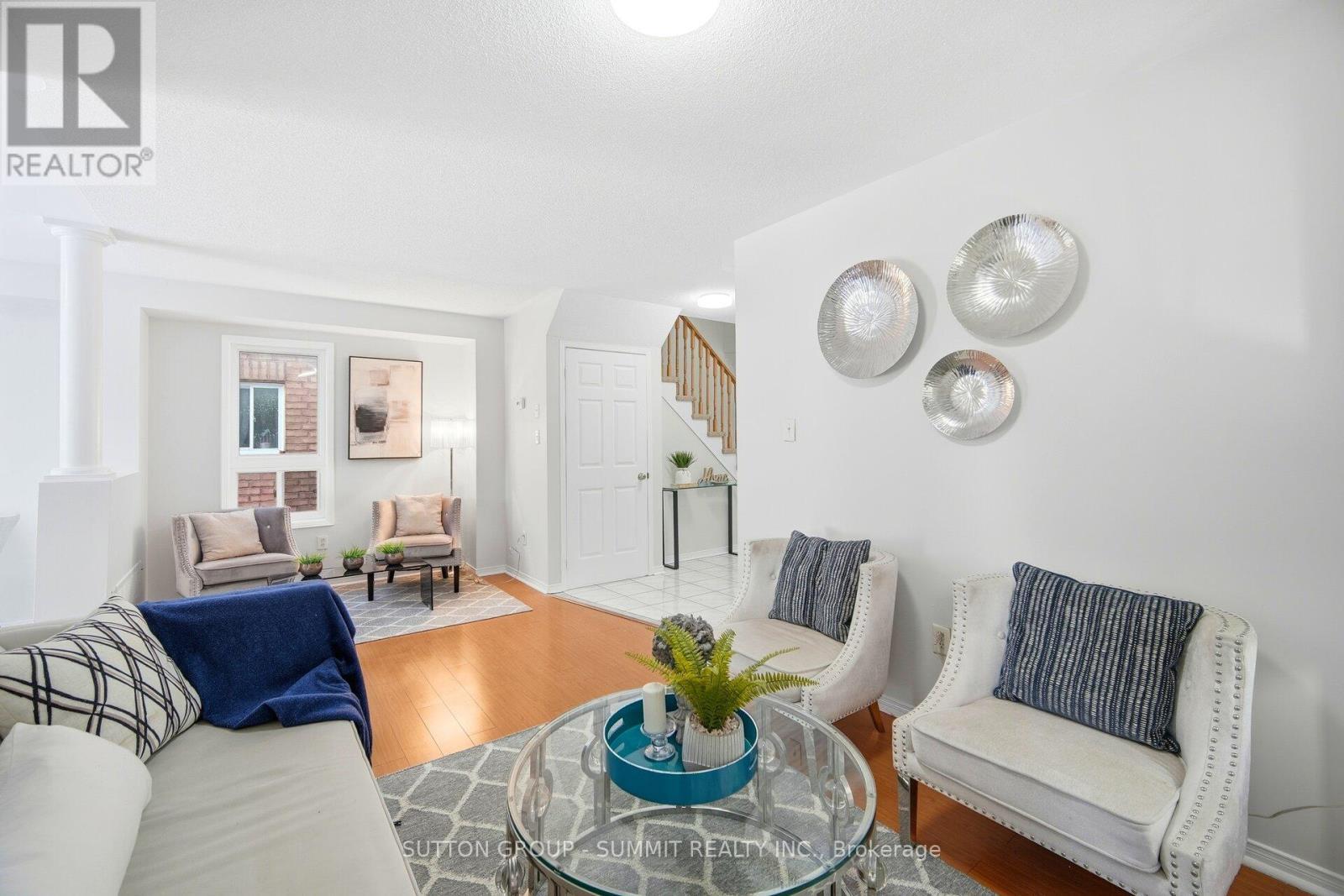 91 Woodhaven Drive, Brampton, ON - Indoor Photo Showing Living Room