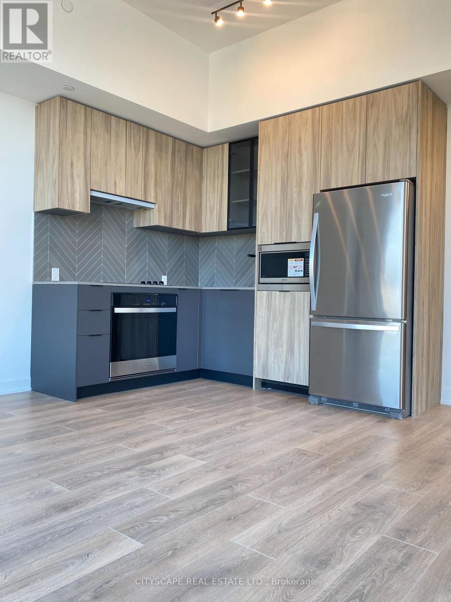 822 - 1037 The Queensway, Toronto, ON - Indoor Photo Showing Kitchen