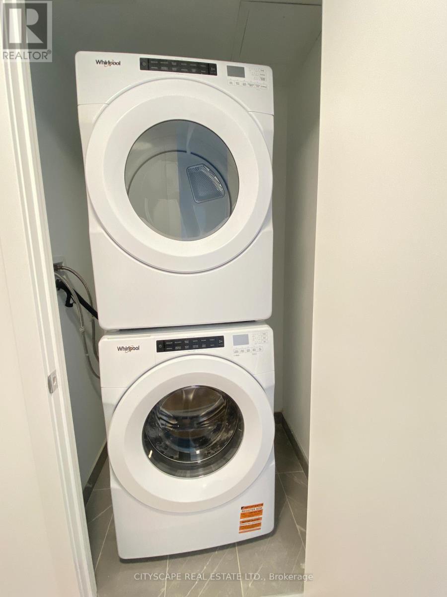 822 - 1037 The Queensway, Toronto, ON - Indoor Photo Showing Laundry Room