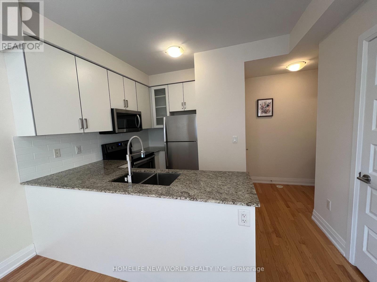 23 - 15 Eldora Ave, Unit 23 Eldora Avenue, Toronto, ON - Indoor Photo Showing Kitchen With Double Sink