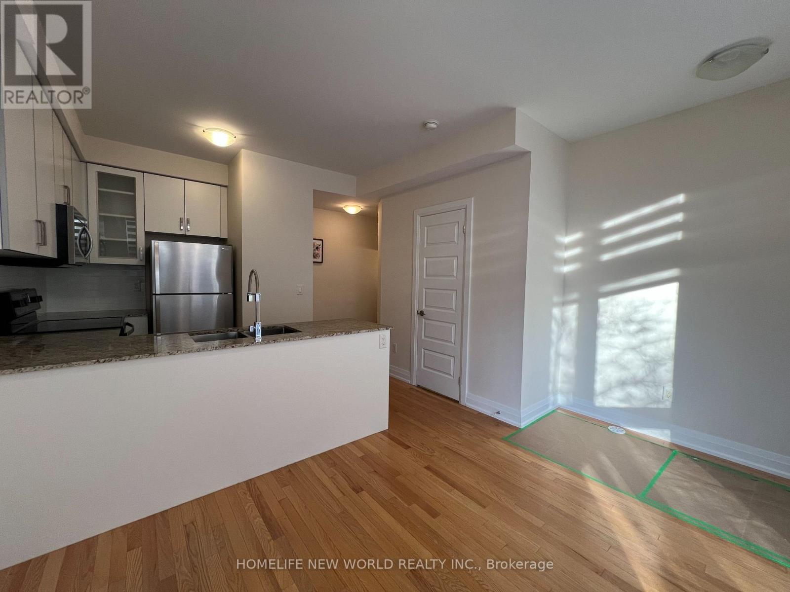 23 - 15 Eldora Ave, Unit 23 Eldora Avenue, Toronto, ON - Indoor Photo Showing Kitchen With Double Sink