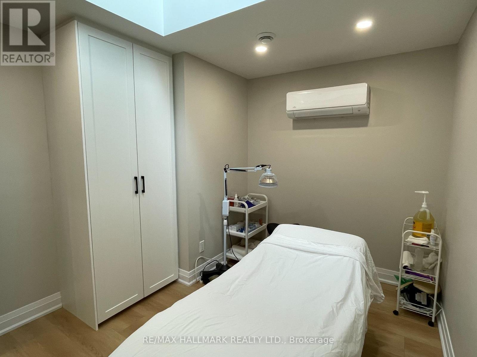 Garden - 45 Northcliffe Boulevard, Toronto, ON - Indoor Photo Showing Bedroom