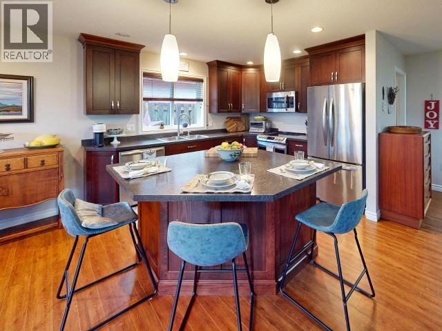7365 Glacier Street, Powell River, BC - Indoor Photo Showing Kitchen