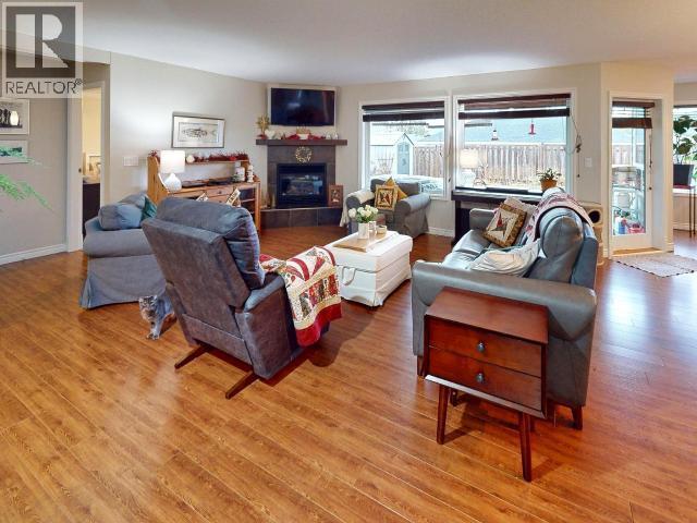 7365 Glacier Street, Powell River, BC - Indoor Photo Showing Living Room With Fireplace