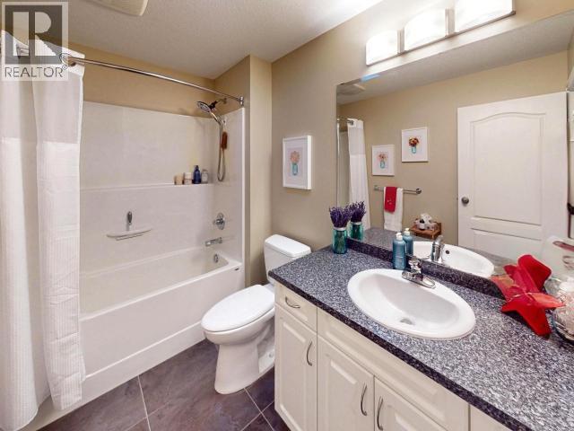7365 Glacier Street, Powell River, BC - Indoor Photo Showing Bathroom