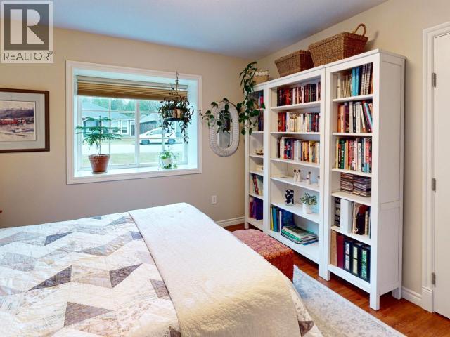 7365 Glacier Street, Powell River, BC - Indoor Photo Showing Bedroom