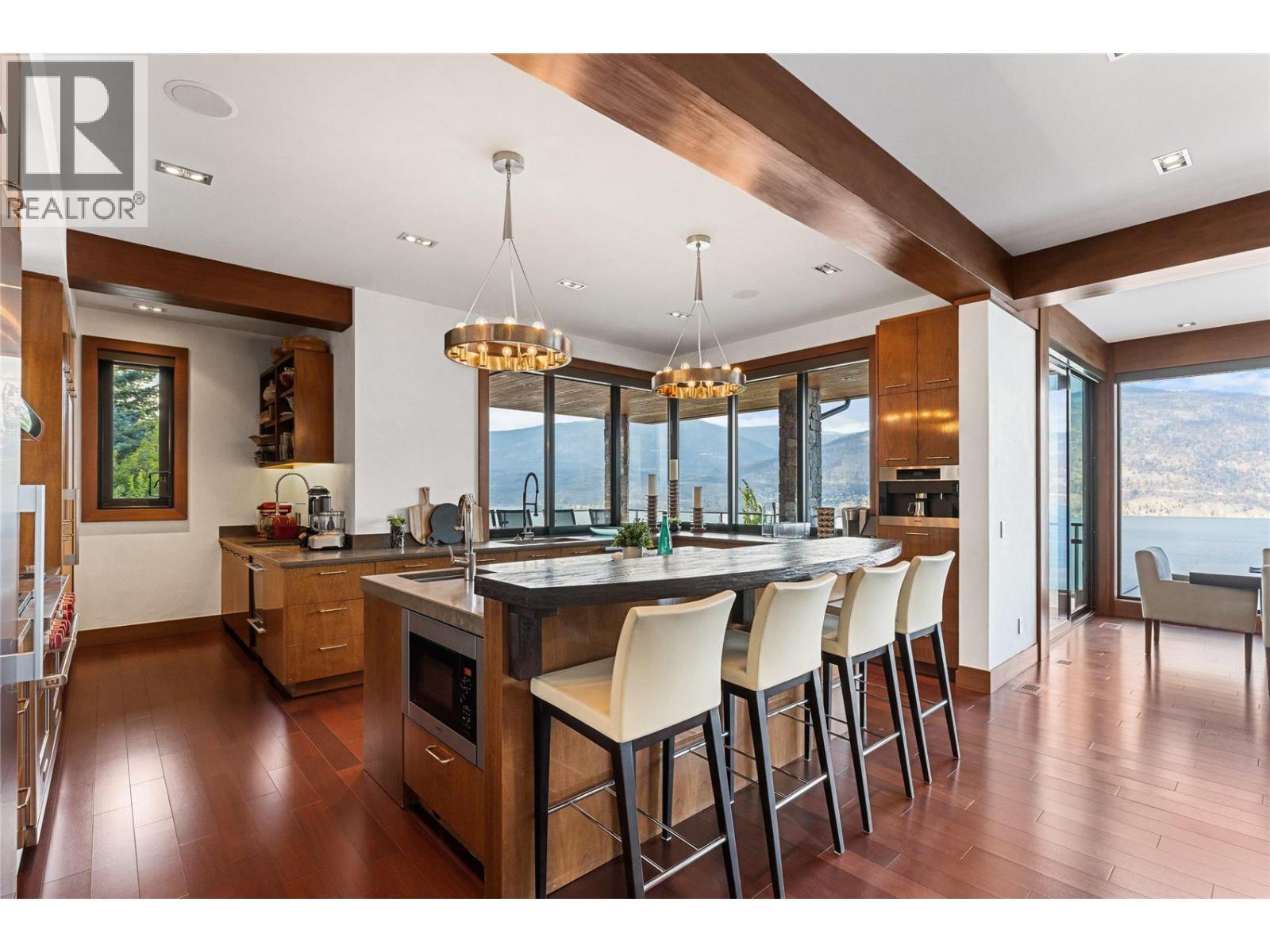 180 Sheerwater Court Unit# 23, Kelowna, BC - Indoor Photo Showing Dining Room