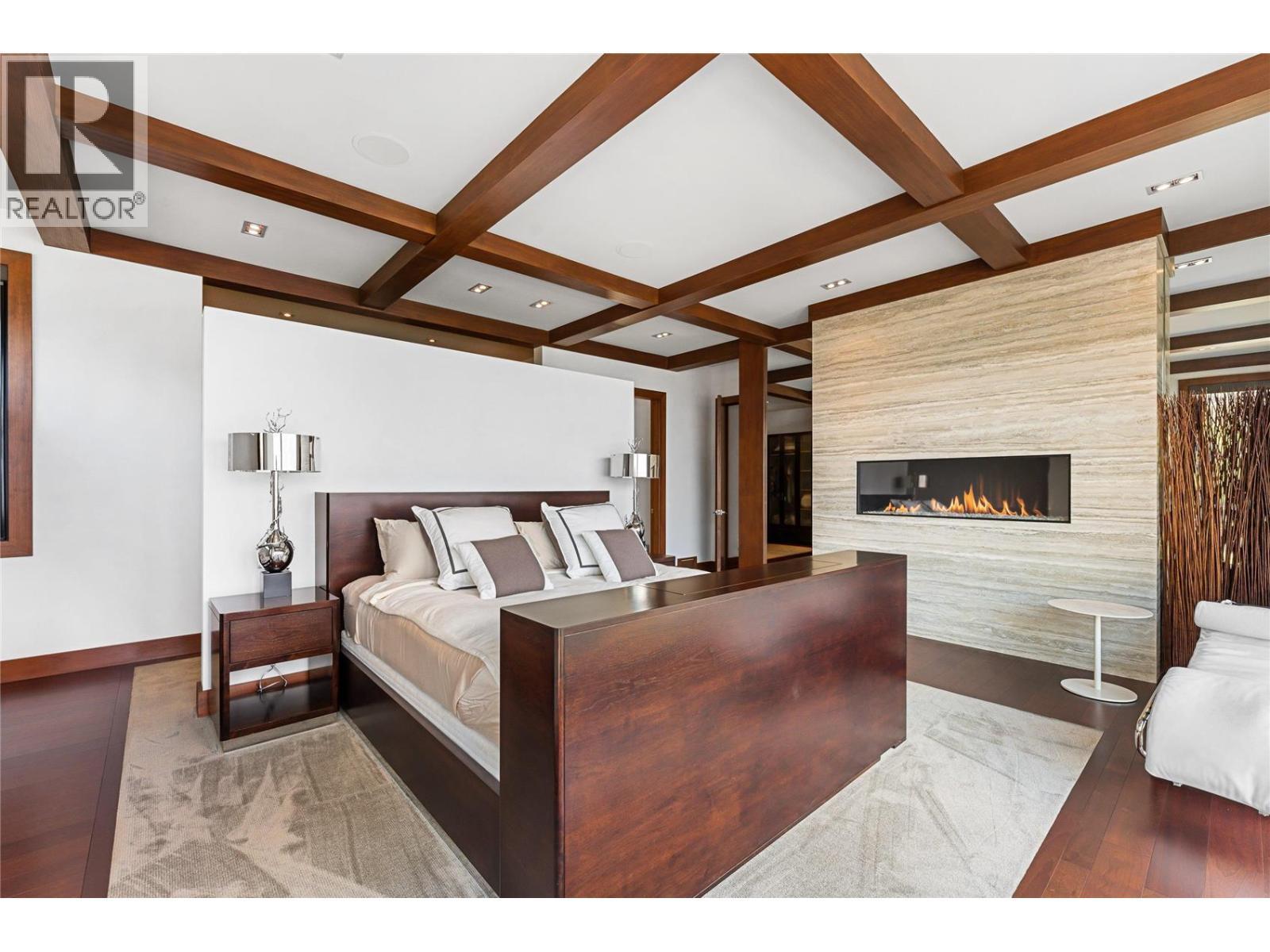 180 Sheerwater Court Unit# 23, Kelowna, BC - Indoor Photo Showing Bedroom With Fireplace