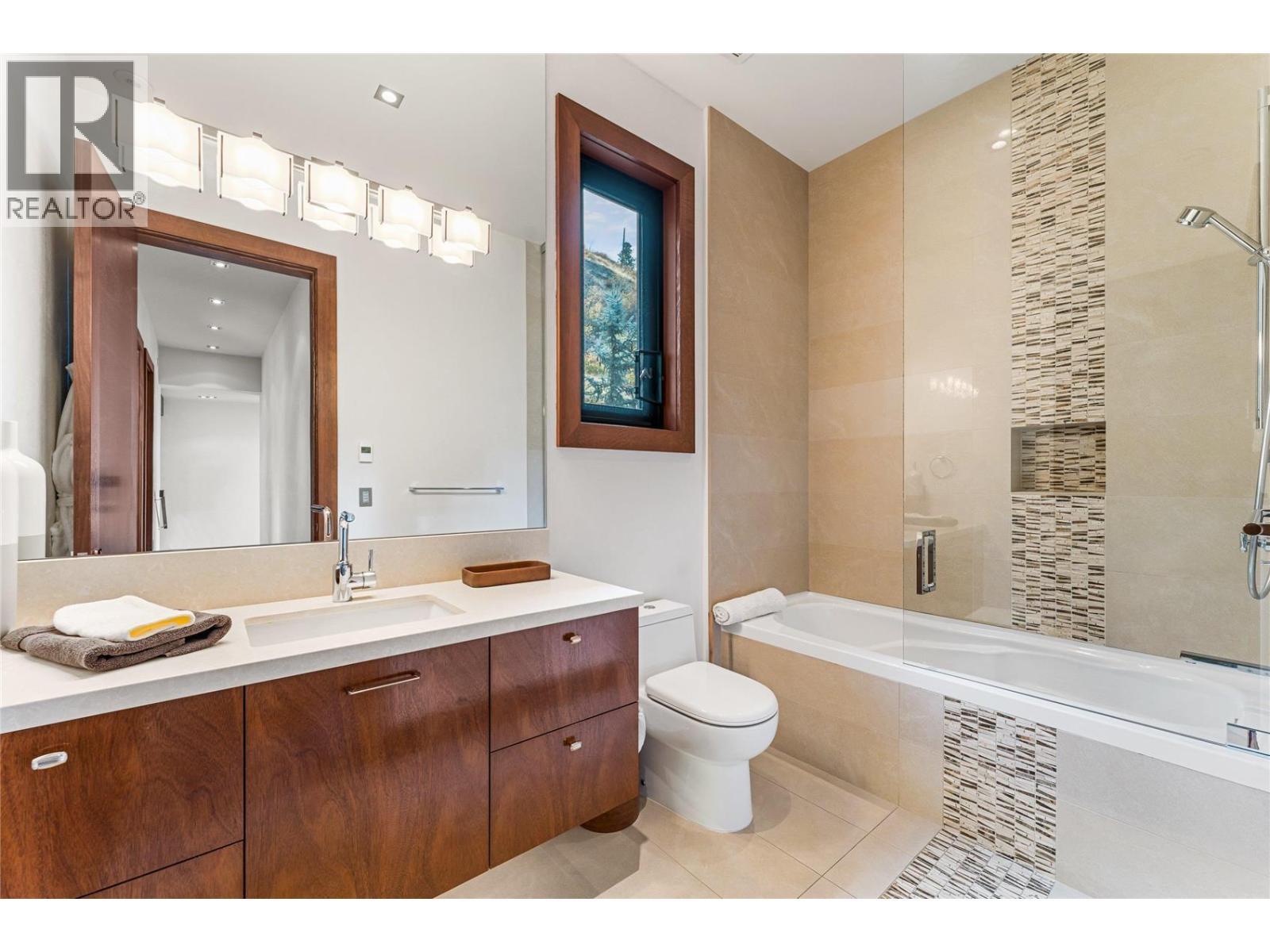 180 Sheerwater Court Unit# 23, Kelowna, BC - Indoor Photo Showing Bathroom