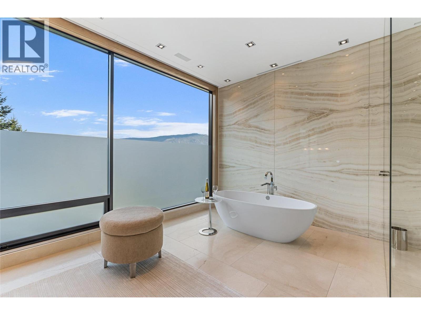 180 Sheerwater Court Unit# 23, Kelowna, BC - Indoor Photo Showing Bathroom